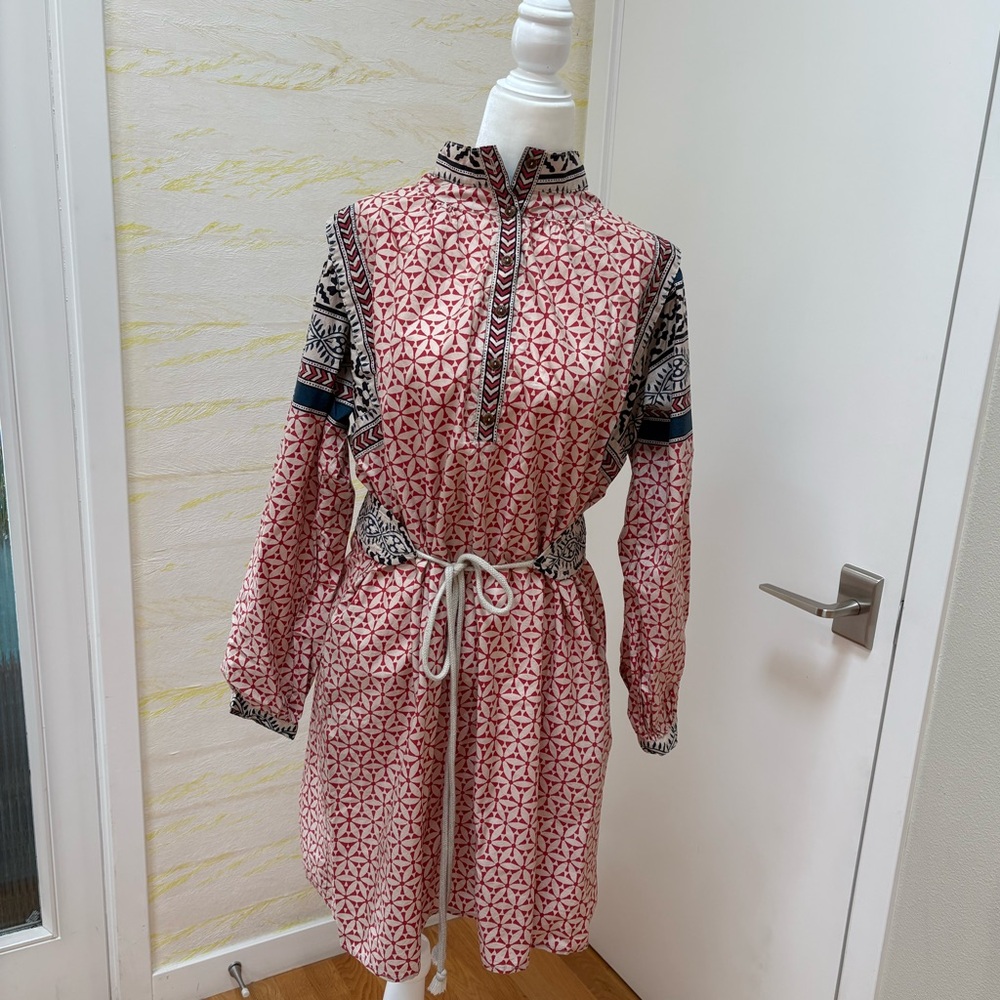 XiRENA Geometric Red and Black Long Sleeve Dress
